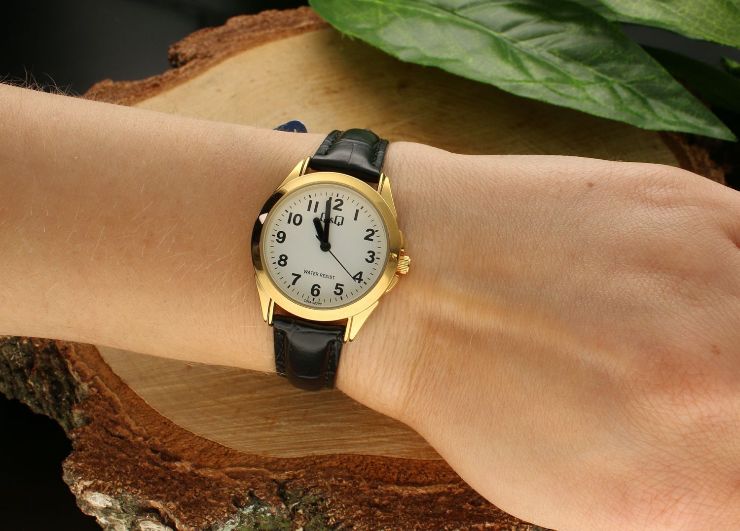 Zegarek damski Q&Q na czarnym pasku C05A-007P.jpg