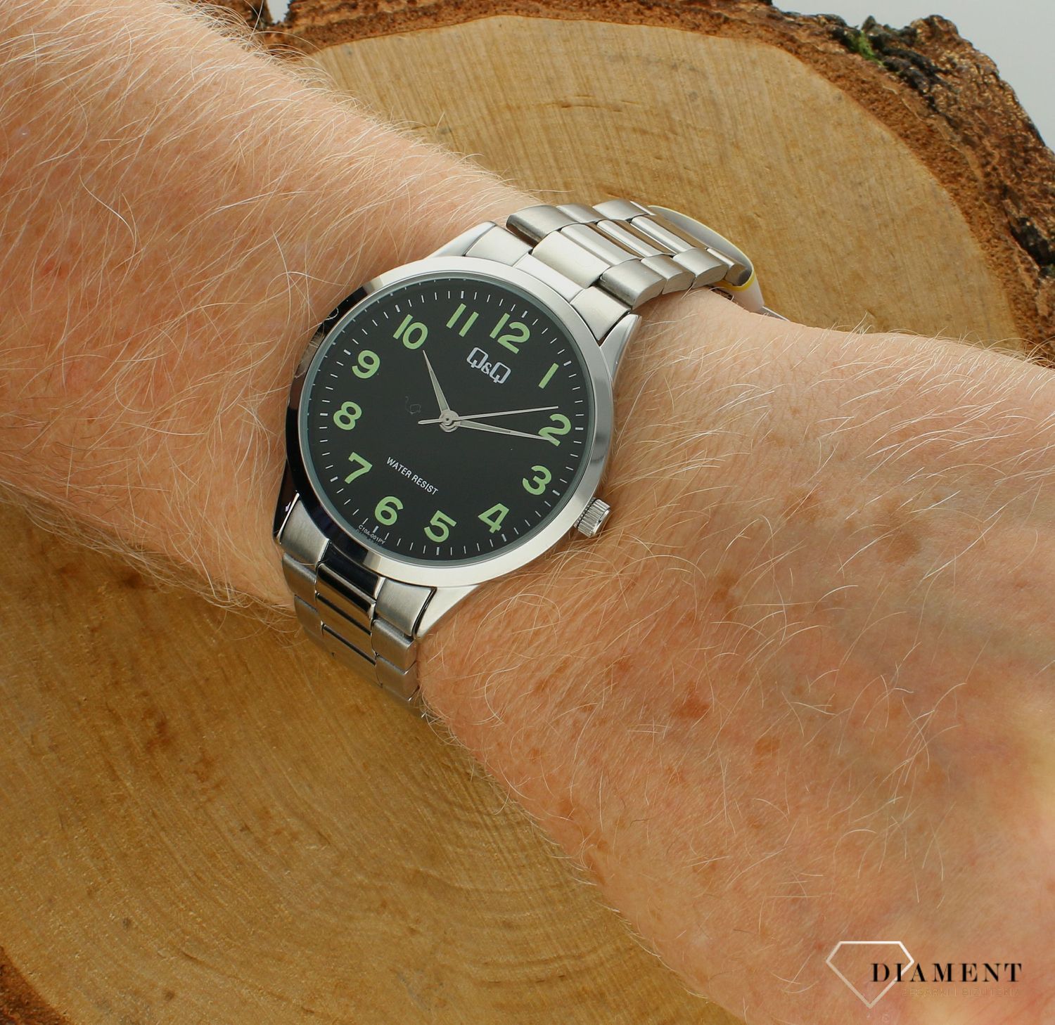 Zegarek męski QQ na bransolecie czarna tarcz z cyframi C10A-001P. Klasyczny męski zegarek na prezent. Tani męski zegarek. Wyraźny męski zegarek na bransolecie. Zegarek dla seniora. Zegarek dla starszej osoby na9.png