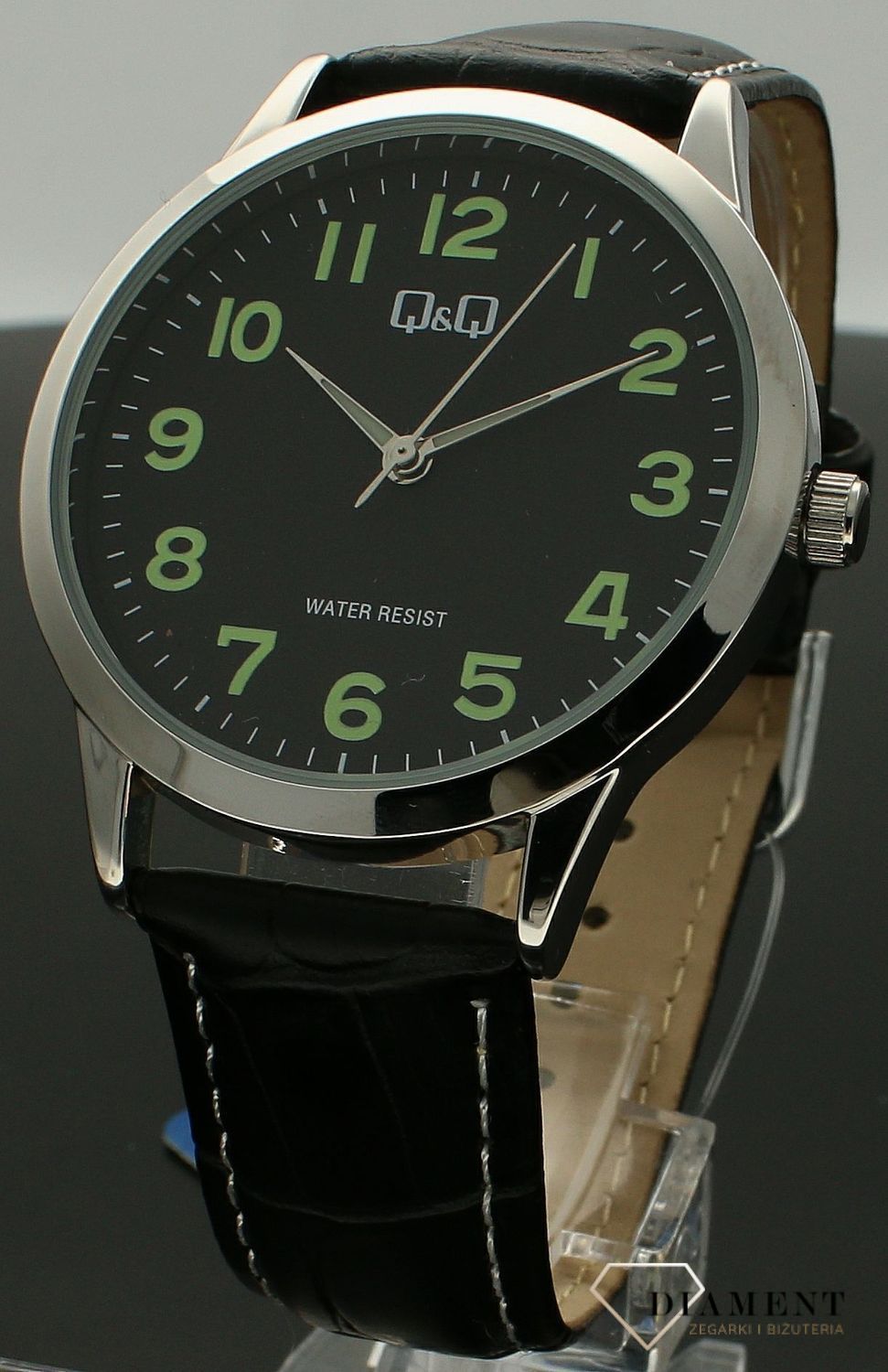Zegarek męski QQ na czarnym pasku C10A-012P. Męski zegarek na pasku. Męski zegarek elegancki. Zegarek męski klasyczny na pasku. Męski zegarek na pasku QQ z czarną tarczą. Zegarek męski na prezent..jpg