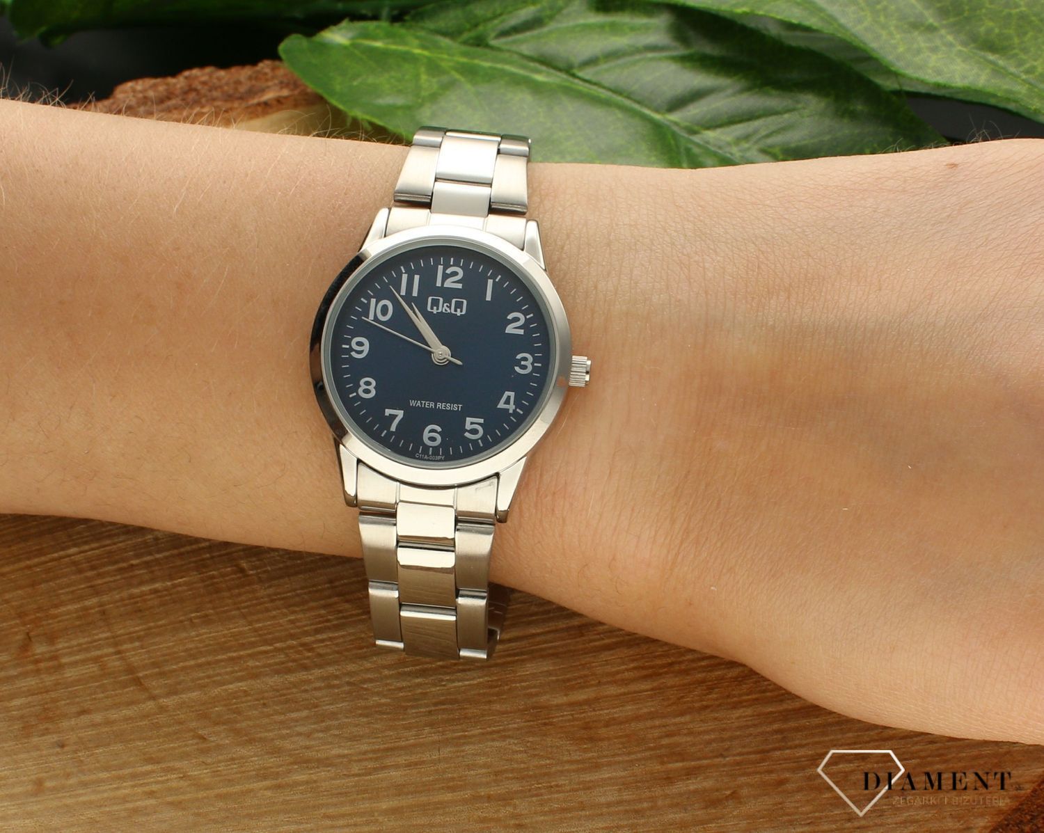 Zegarek damski Q&Q na bransolecie C11A-003P. Zegarek damski na bransolecie. Zegarek damski z wyraźnymi cyframi. Zegarek damski QQ idealny na prezent dla kobiety..jpg