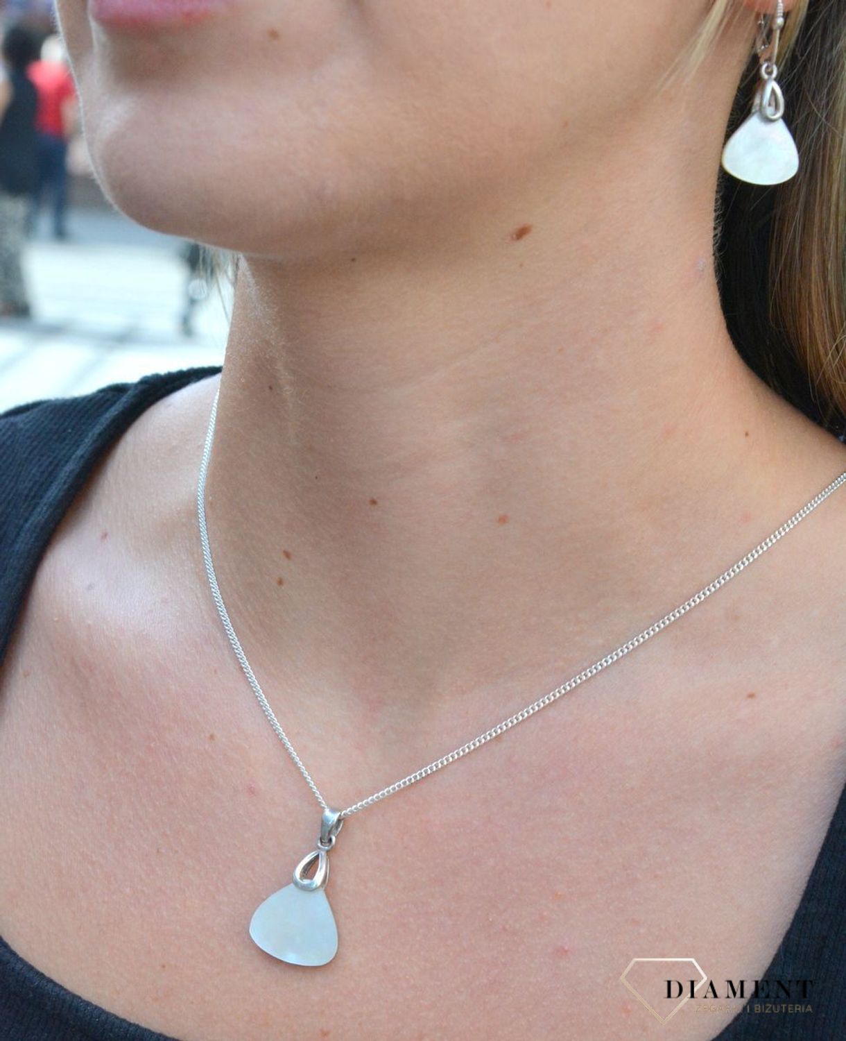 Zawieszka srebrna z masą perłową C13-FIR-IWMW007. Zawieszka srebrna damska. Zawieszka z masą perłową. Zawieszka srebrna damska. Zawieszka perłowa. Zawieszka idealna na prezent..jpg