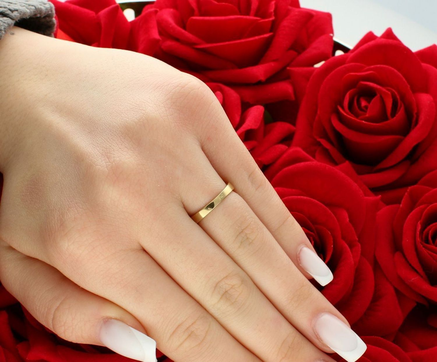 Pierścionek damski złoty z cyrkoniami rozmiar 10, próba 585 C15008 Zachwycająco elegancki pierścionek damski wykonany ze złota próby 585 to idealna propozycja dla kobiet 1.jpg