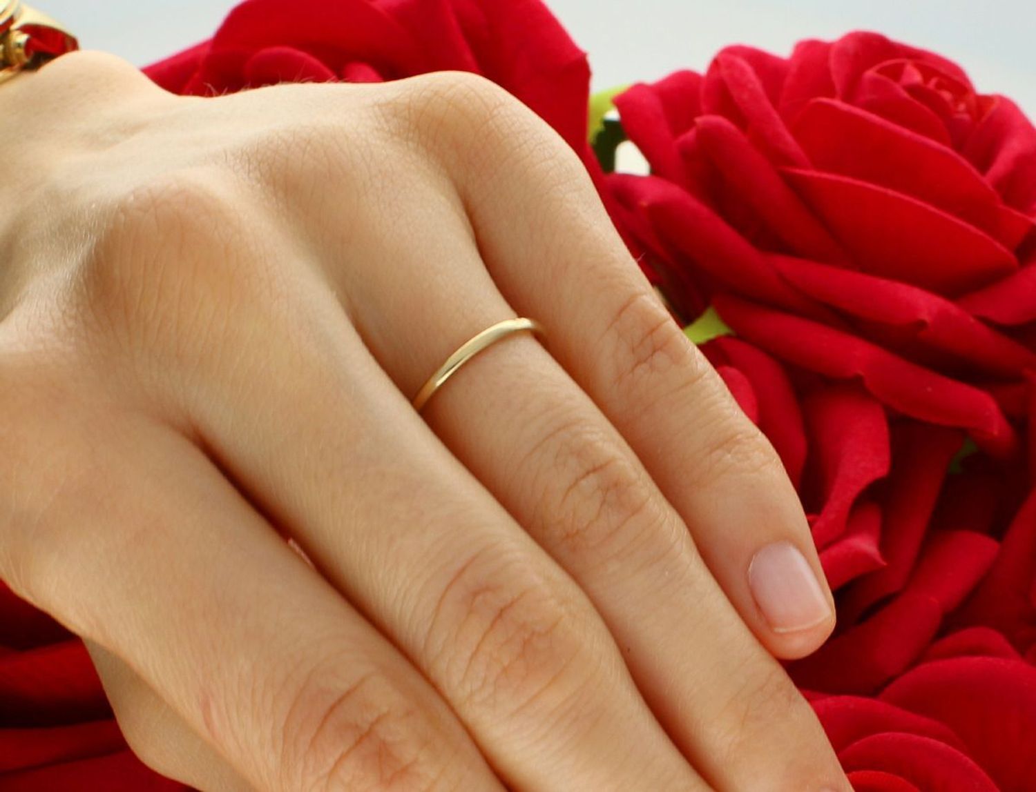 Pierścionek damski złoty próba 585 z cyrkonią rozmiar 9 C15010 Ten piękny pierścionek złoty o próbie 585 jest idealnym wyborem dla osób szukających eleganckiego1.jpg