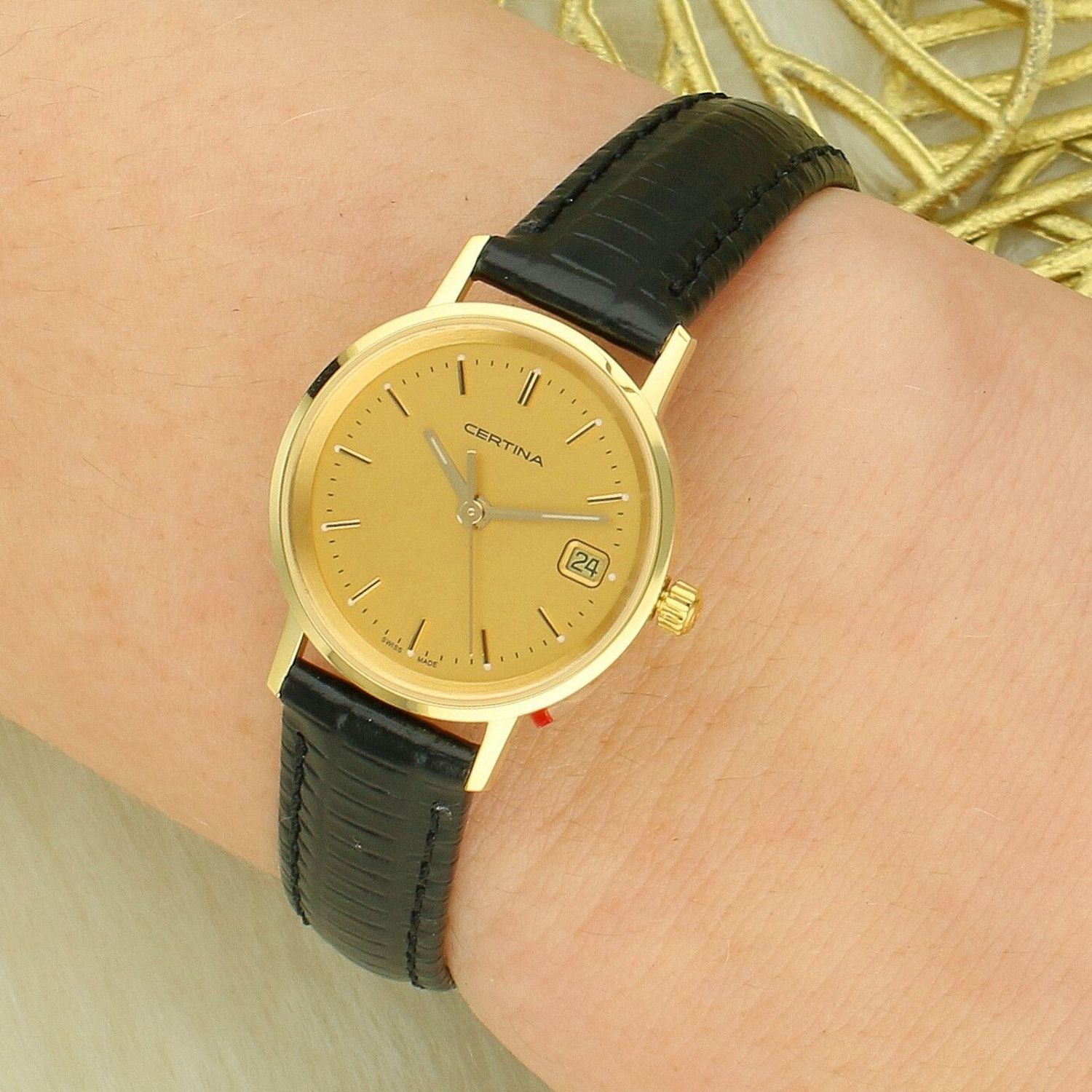 Zegarek Certina C152.9289.68.31 Gold 18K – damski zegarek na czarnym pasku skórzanymd.jpg