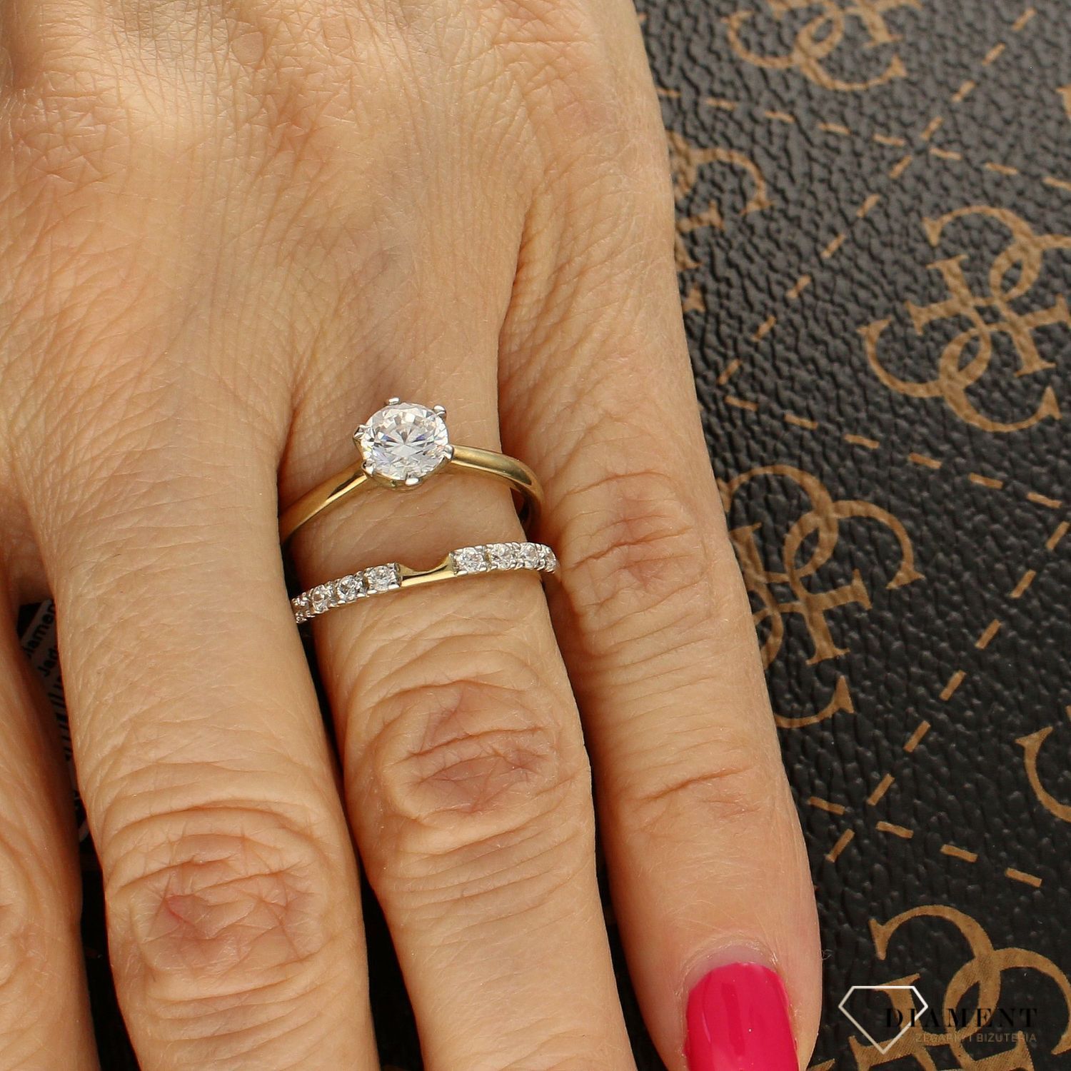 Zestaw złotych pierścionków klasyczny z cyrkonią oraz obrączka wysadzana cyrkoniami....jpg