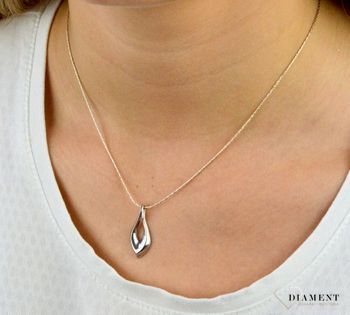 Srebrna zawieszka 925 łezka C17-MAX-IWR0002. Zawieszka o niezwykłym, nowoczesnym designie będzie doskonałym prezentem dla kobiety gustującej w ekstrawaganckich dodatkach (4).JPG