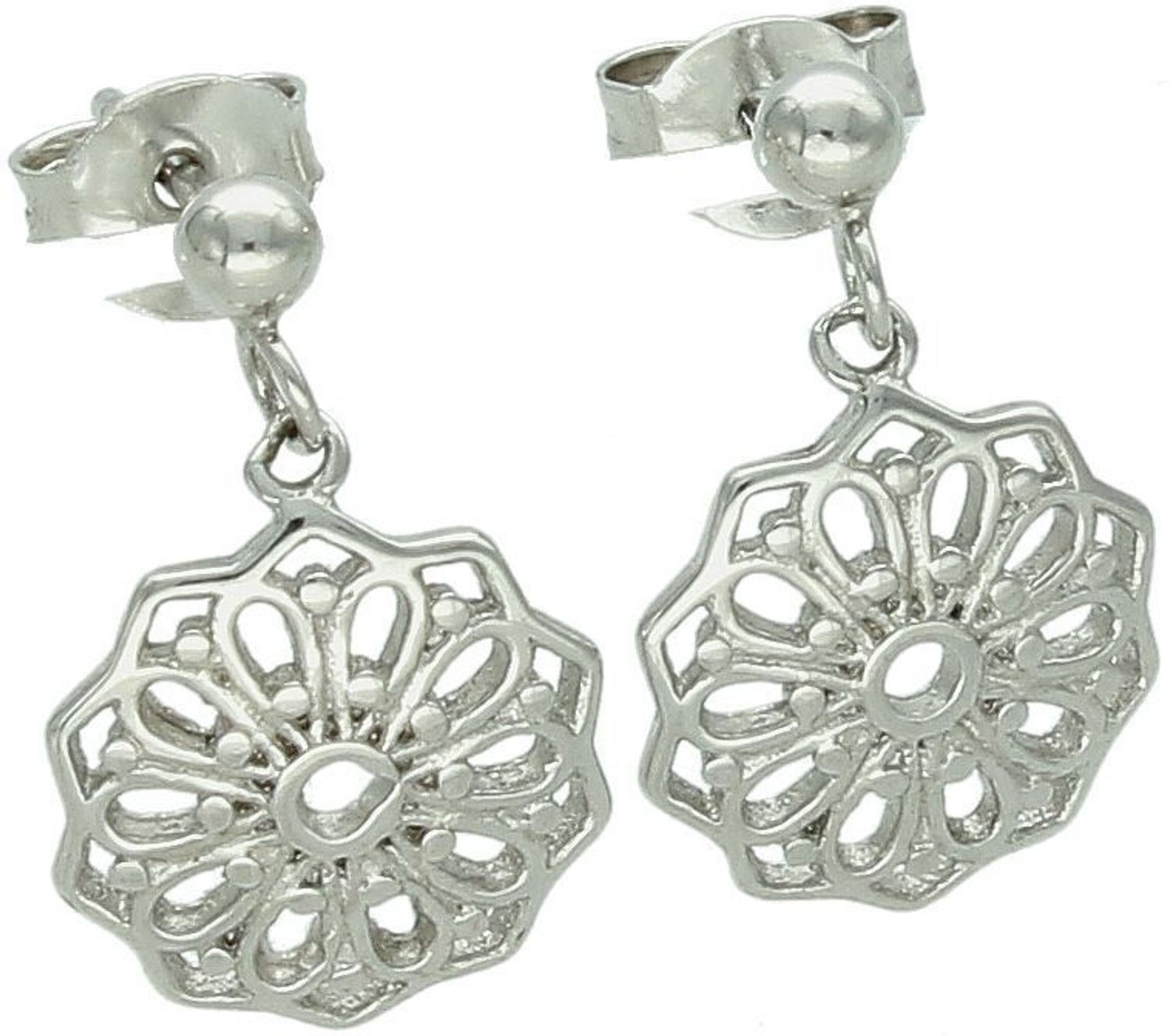Kolczyki srebrne próby 925 – C19-CHO-IKR0135. Wiszące, ażurowe kwiatki o długości 1,5 cm i szerokości 1,1 cm. Zapięcie na sztyft. Subtelne, romantyczne i wygodne do noszenia na co dzień.1.jpg