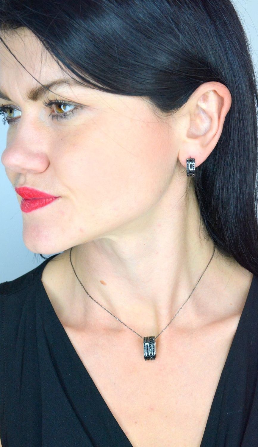 Zawieszka srebrna w kolorze czarnym z cyrkoniami C19-CIJ-IWLC019.jpg