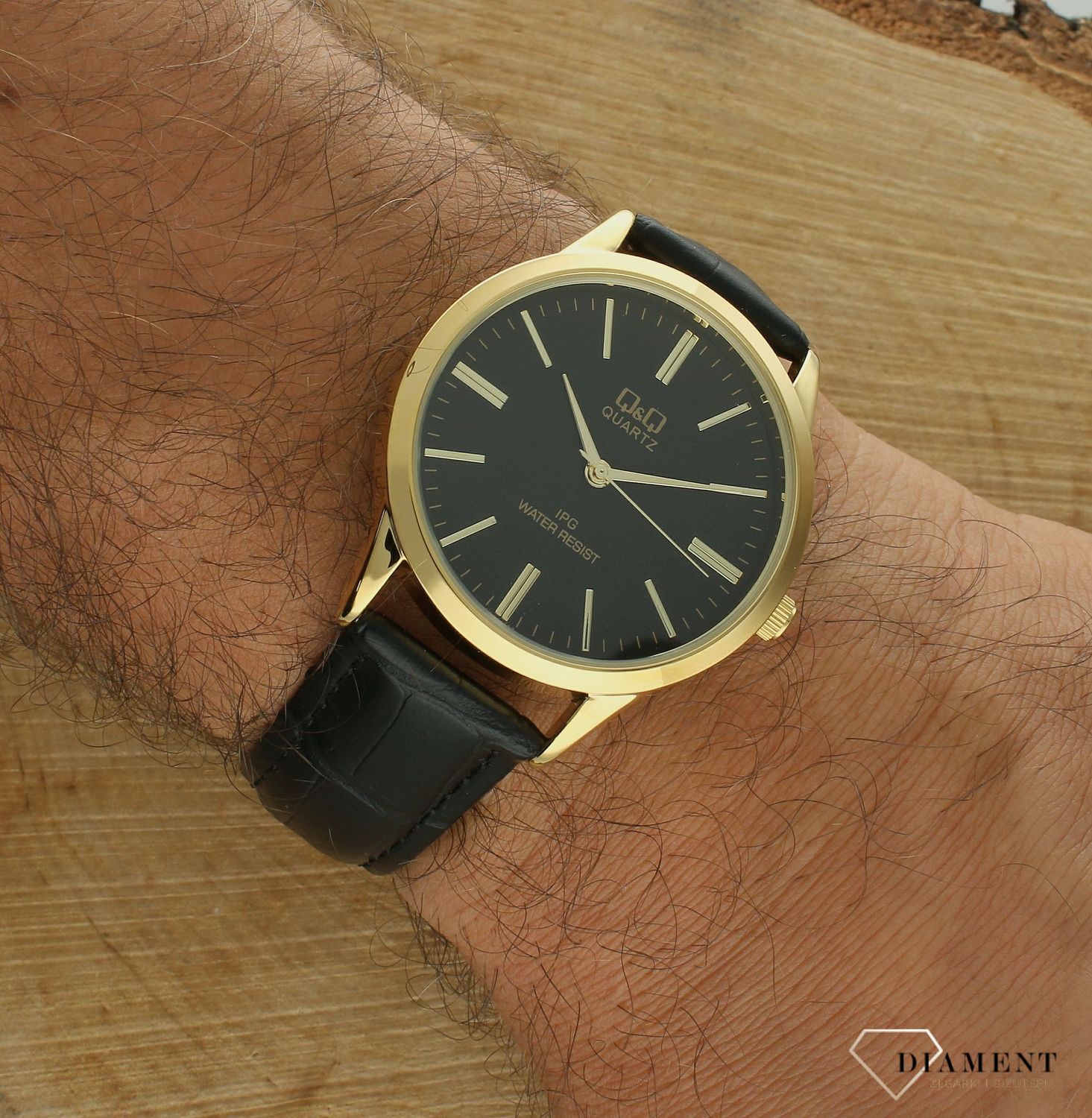Zegarek męski QQ elegancki klasyk na czarnym pasku C214-102. Tani zegarek do garnituru. Delikatny zegarek męski. Zegarek dla mężczyzny na prezent. Zegarek męski na pasu ze złotem..jpg