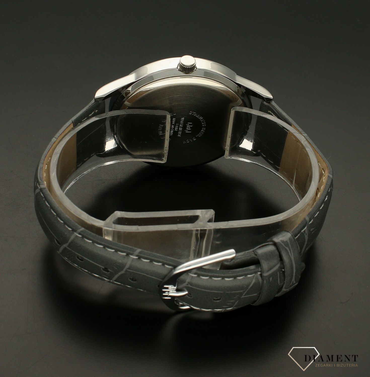 Zegarek męski na szarym pasku QQ C214-322. Zegarki męskie są dla mężczyzn praktycznym dodatkiem. Oprócz sprawdzenia czasu mężczyźni uwielbiają za pomocą zegarka sprawdzać swoją aktywność fizyczną..jpg