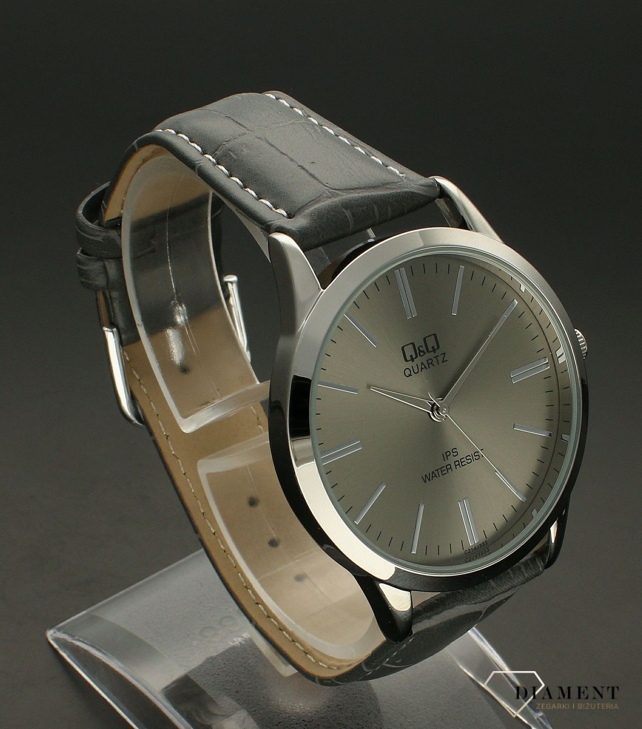 Zegarek męski na szarym pasku QQ C214-322. Zegarki męskie są dla mężczyzn praktycznym dodatkiem. Oprócz sprawdzenia czasu mężczyźni uwielbiają za pomocą zegarka sprawdzać swoją aktywność fizyczną..jpg