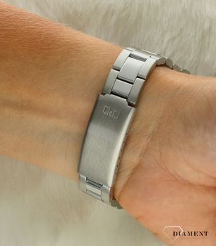 Zegarek damski QQ na bransolecie z cyframi C215-204. Zegarek damski na bransolecie. Zegarek damski klasyczny. Zegarek damski z wyraźnymi cyframi. Zegarek damski na prezent.3.jpg