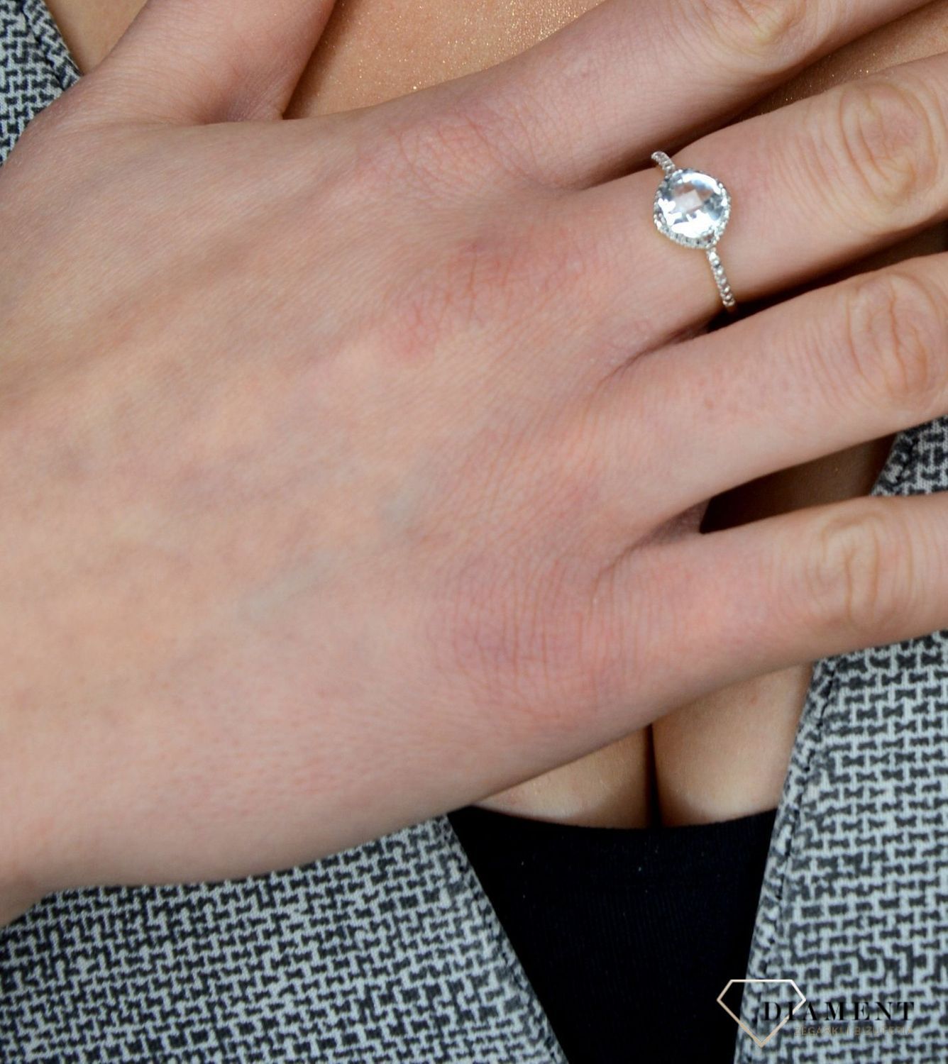 Złoty pierścionek DIAMENT biały topaz C4352WT.jpg