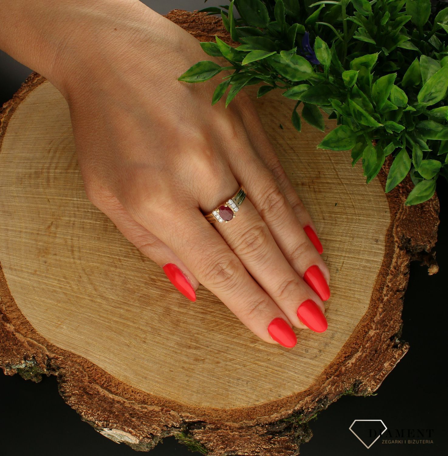 Pierścionek  Diamenty w blasku Rubinowej czerwieni  585 DIAMENT C4369RU Biżuteria z kamieniami szlachetnymi, które swoim blaskiem zachwycą każdą kobietę. Biżuteria wyrażająca więcej niż słowa wykonana z 14.jpg