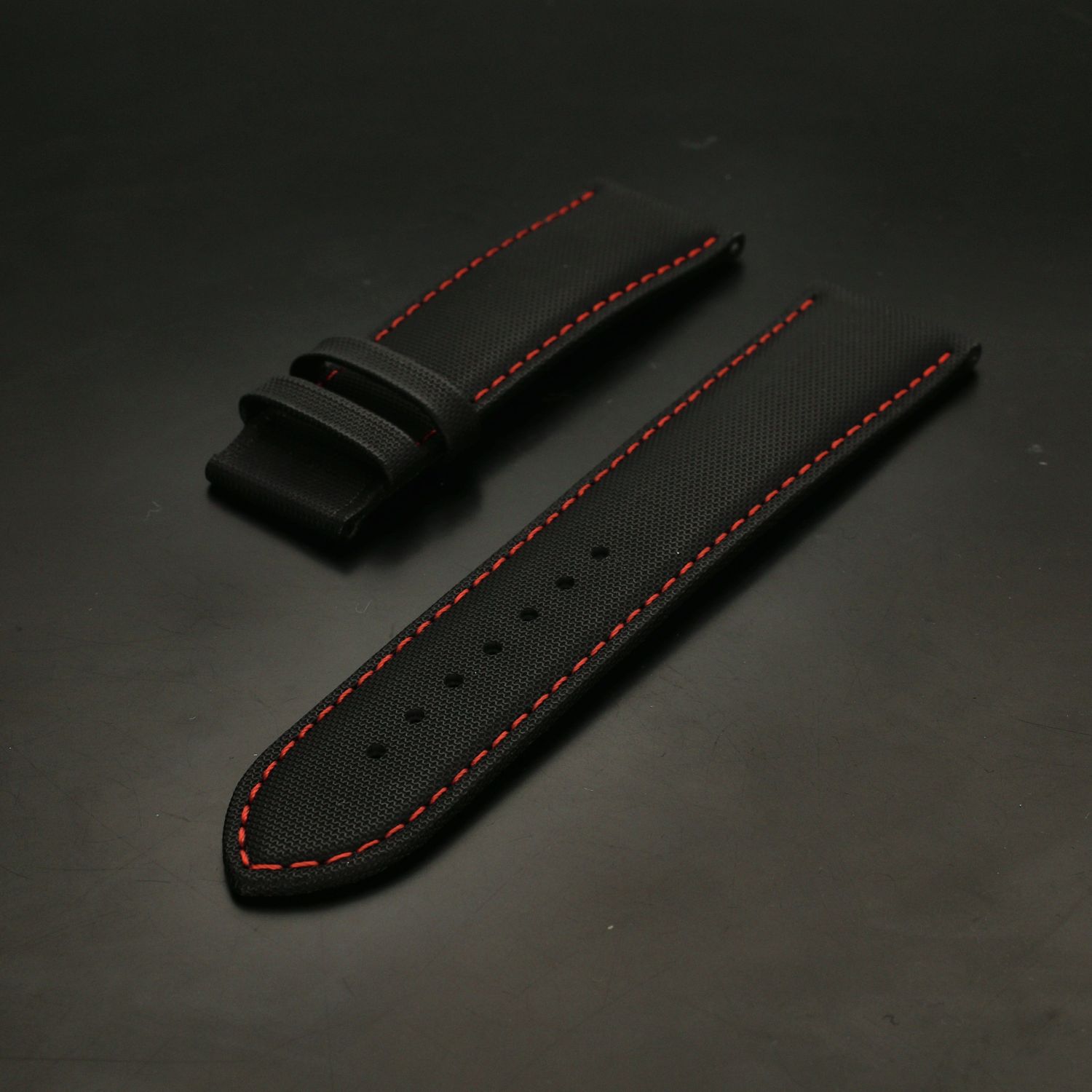 Pasek do zegarka Certina C610020328 czarny z czerwoną nicią.jpg