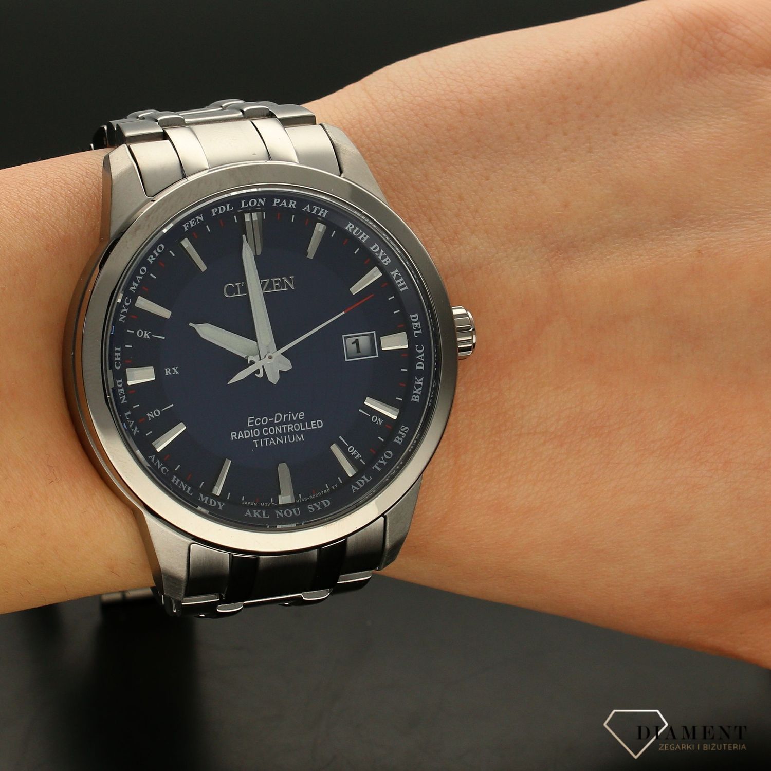 Zegarek męski Citizen zasilany światłem, sterowany radiowo CB0190-84L.jpg