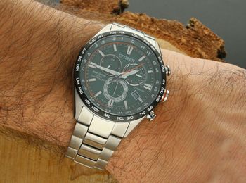 Zegarek męski Citizen Promaster CB5946-82X tytanowy Eco-Drive Radio Controlled 10 ATM zielona tarcza na ręce.jpg