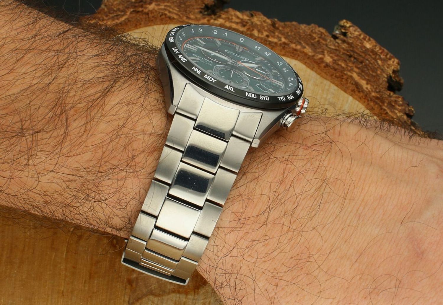 Zegarek męski Citizen Promaster CB5946-82X tytanowy Eco-Drive Radio Controlled 10 ATM zielona tarcza.webp