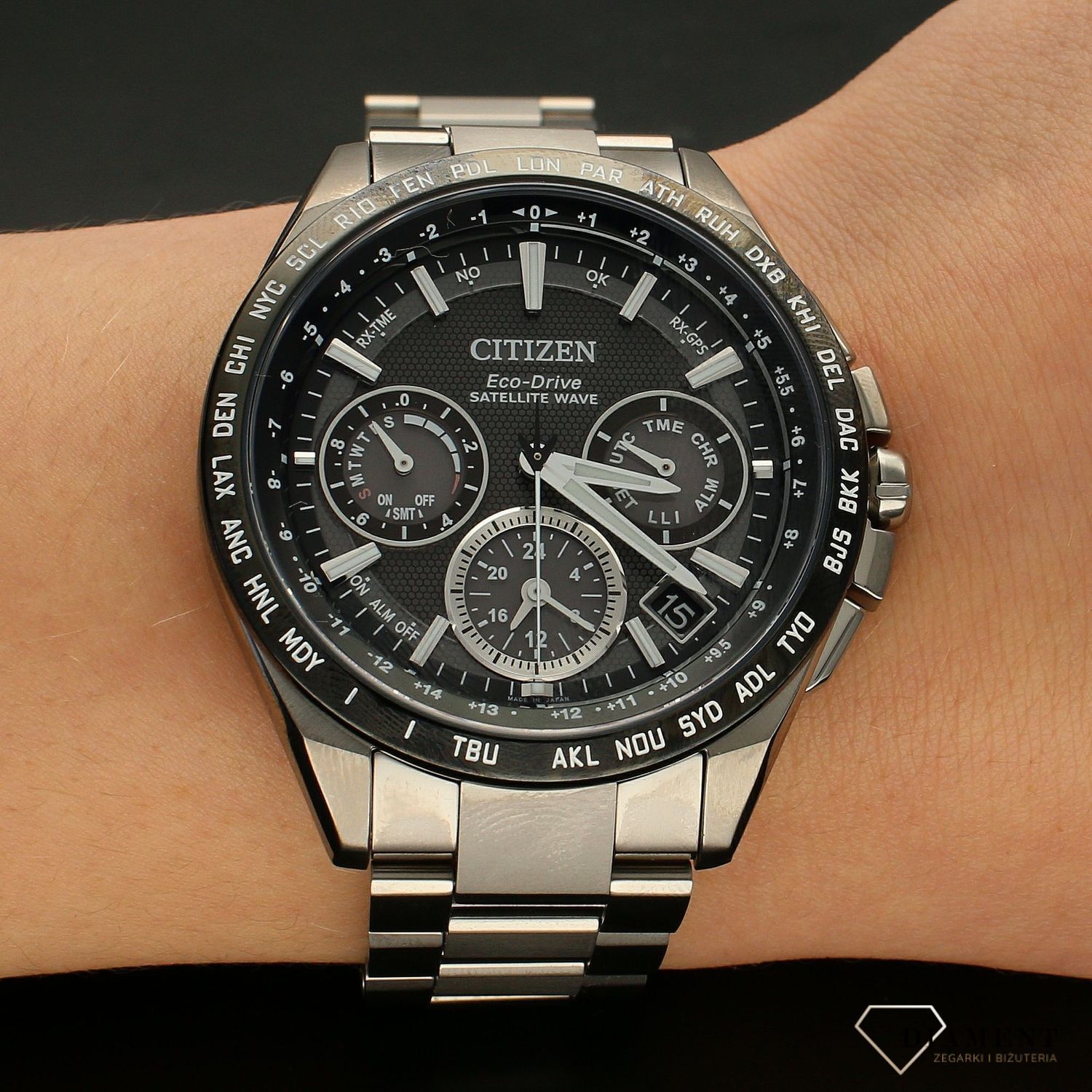 Zegarek męski Citizen Solar Szafirowe szkło Tytan Chronograph Radio Controlled CC9015-54E.webp
