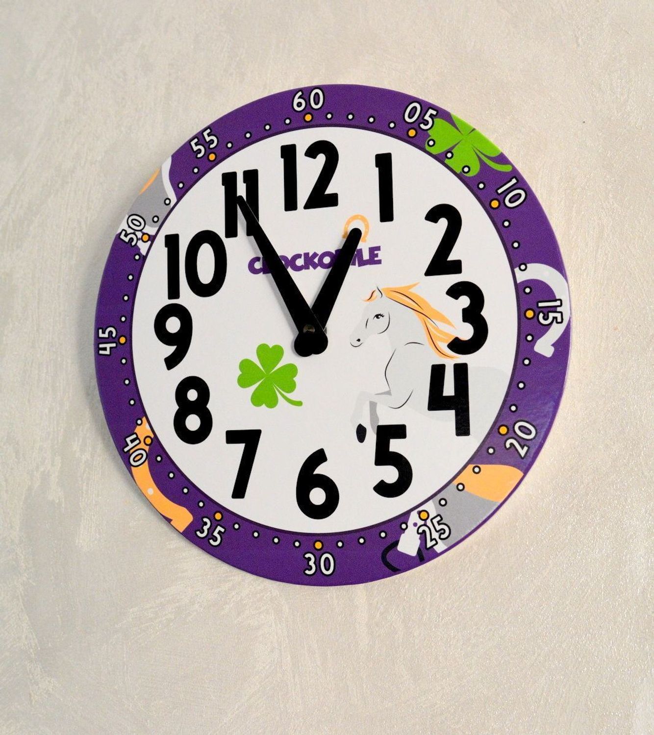 Zegar dziecięcy LAVVU na ścianę fioletowy z koniem CCT0030 (2).jpg