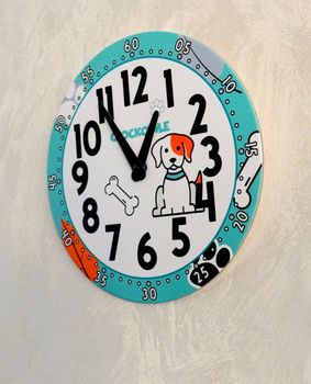 Zegar do pokoju dla dziecka Pies LAVVU CCT0033 (4).JPG