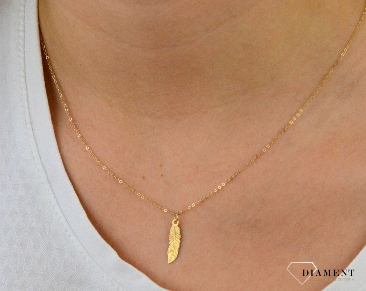 Naszyjnik celebrytka złota z piórkiem CEL172NG.jpg