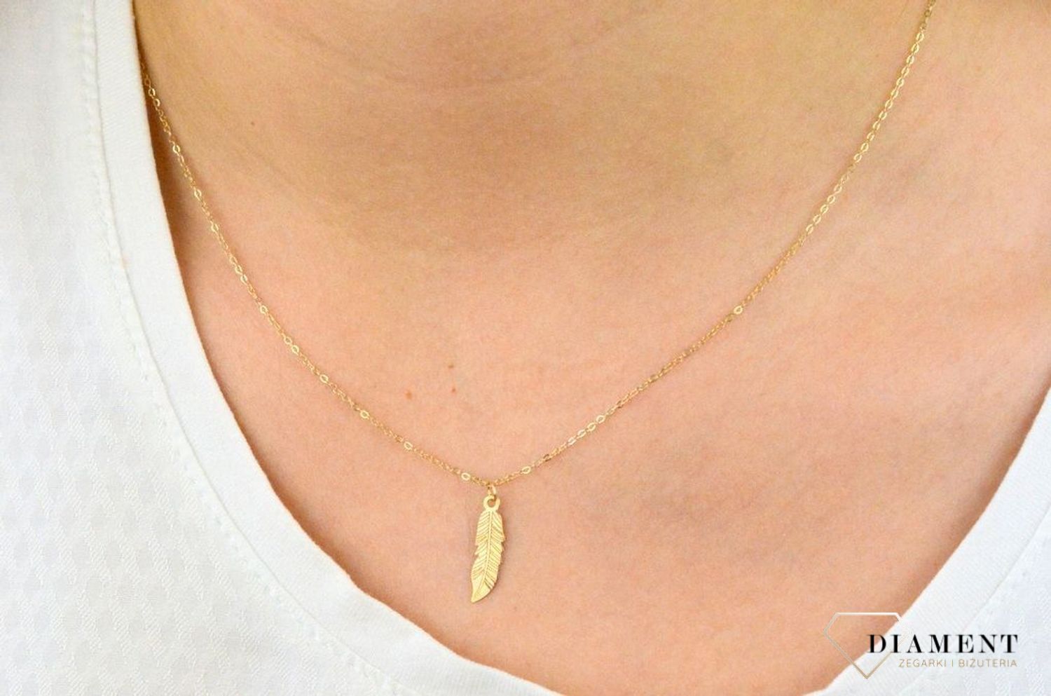 Naszyjnik celebrytka złota z piórkiem CEL172NG.jpg