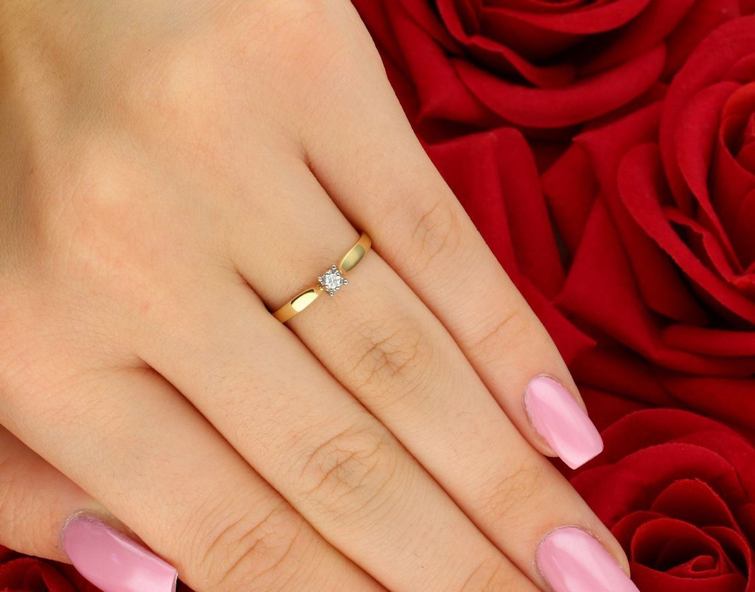 Złoty pierścionek z brylantem 0,03 ct, próba 585, rozmiar 13. Klasyczny, elegancki, z certyfikatem autentyczności. Idealny prezent dla wyjątkowej kobiety1.jpg