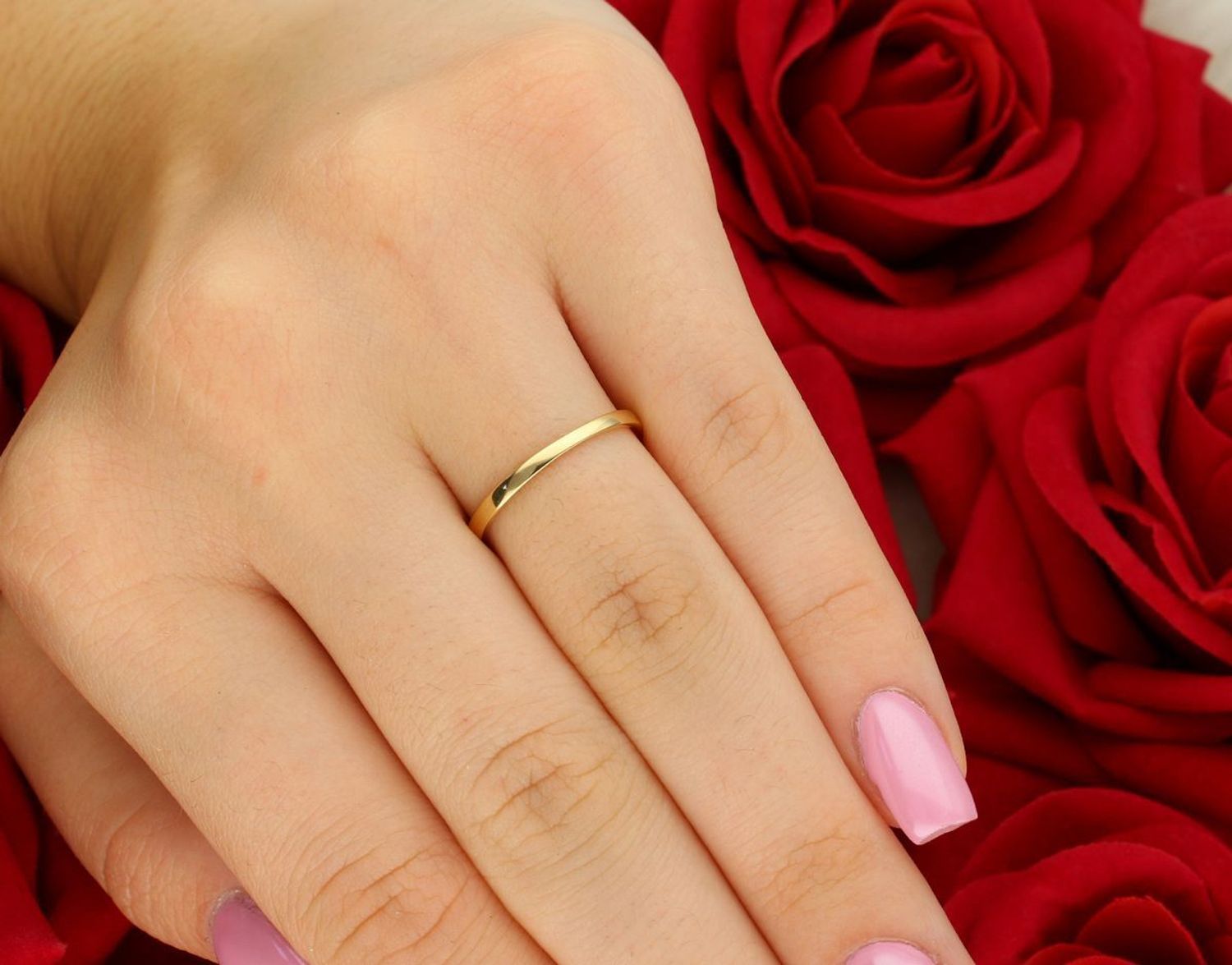 Złoty pierścionek z brylantem 0,03 ct, próba 585, rozmiar 13. Klasyczny, elegancki, z certyfikatem autentyczności. Idealny prezent dla wyjątkowej kobiety1.jpg