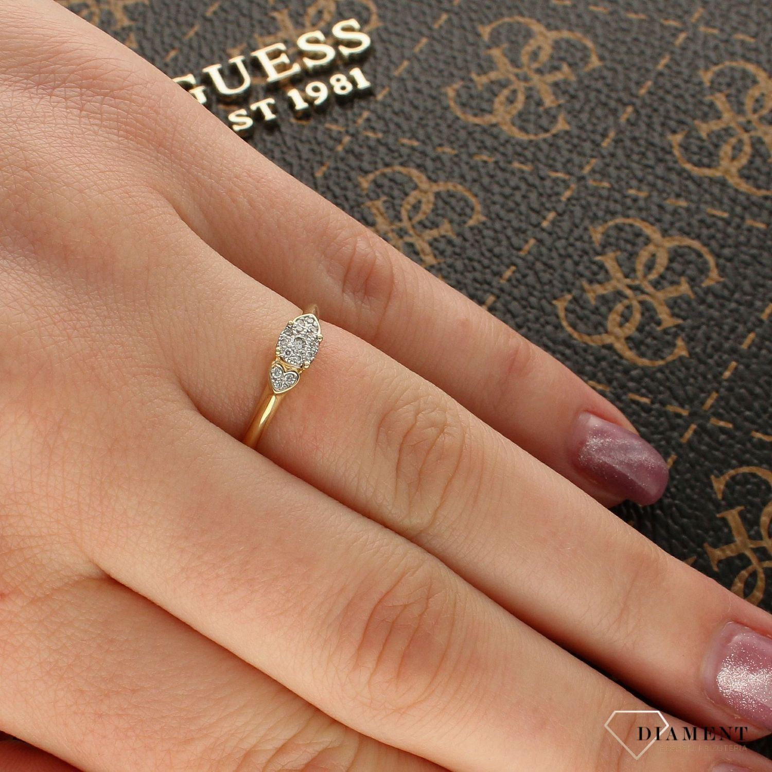 Pierścionek złoty DIAMENT żółte złoto, diamenty, serca CH46909.jpg