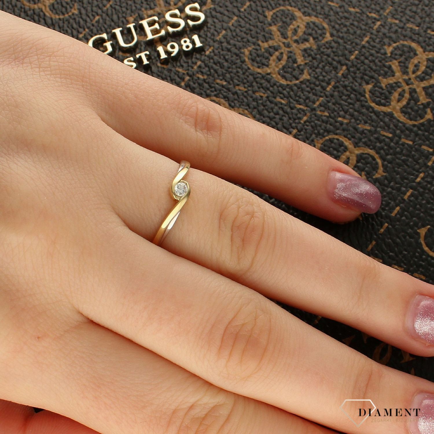 Pierścionek złoty DIAMENT białe i żółte złoto, diament, skręcony CH484.jpg