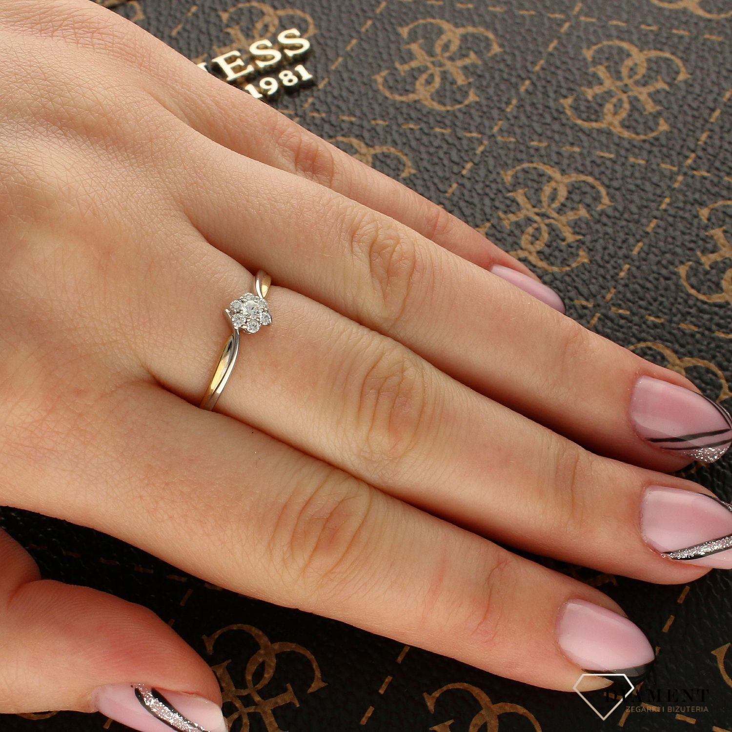 Złoty pierścionek z Diamentami  Diamentowy kwiatek  585 DIAMENT CH48814.jpg