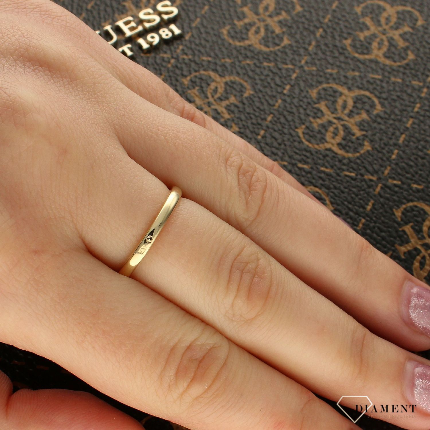 Pierścionek złoty DIAMENT białe i żółte złoto, trzy diamenty, skręcony CH51710.jpg