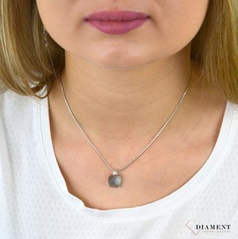 Srebrna zawieszka 925 kwarc dymny CI-PS05548. Gustowna srebrna zawieszka ozdobiona kamieniem syntetycznym jakim jest kwarc dymny. Na prezent. Delikatnie błękitny kamień (2).JPG