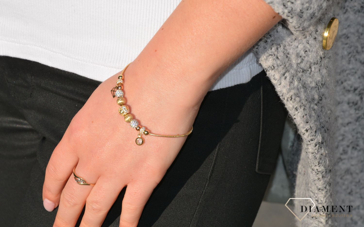 Złota zawieszka wykonana z najwyższej jakości złota próby 585. Złota bransoletka to świetna pamiątka. Idealny prezent dla mamy. Złota biżuteria damska.  (1).jpg