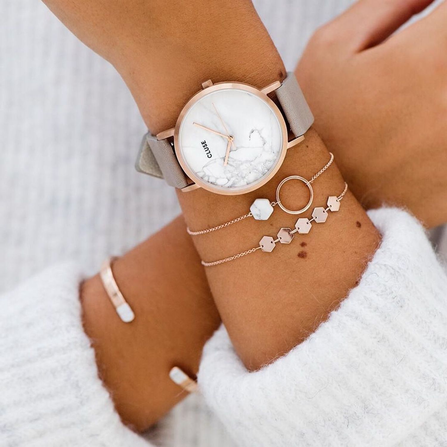 Bransoletka stalowa Cluse Essentielle różowe złoto Hexagons CLJ10007.  Modna bransoletka różowe złoto idealnym prezentem dla ukochanej kobiety. Modowa biżuteria stalowa. Biżuteria Cluse.6.jpg