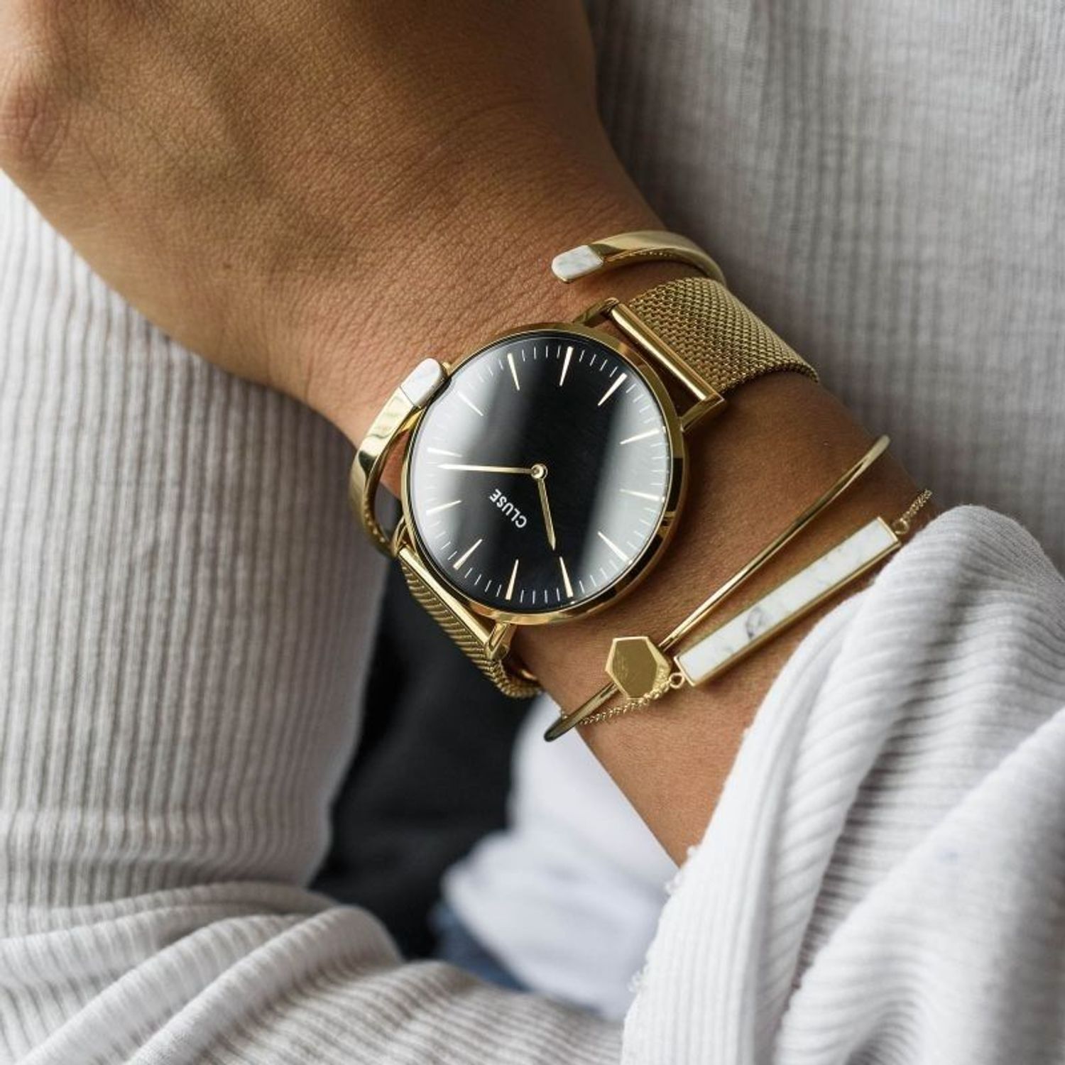 Bransoletka stalowa damska Cluse IDYLLE Marmurek CLJ11012. Modna bransoletka z marmurowym wzorem będzie idealnym prezentem dla ukochanej kobiety. Modowa biżuteria stalowa. Biżuteria Cluse.1.jpg