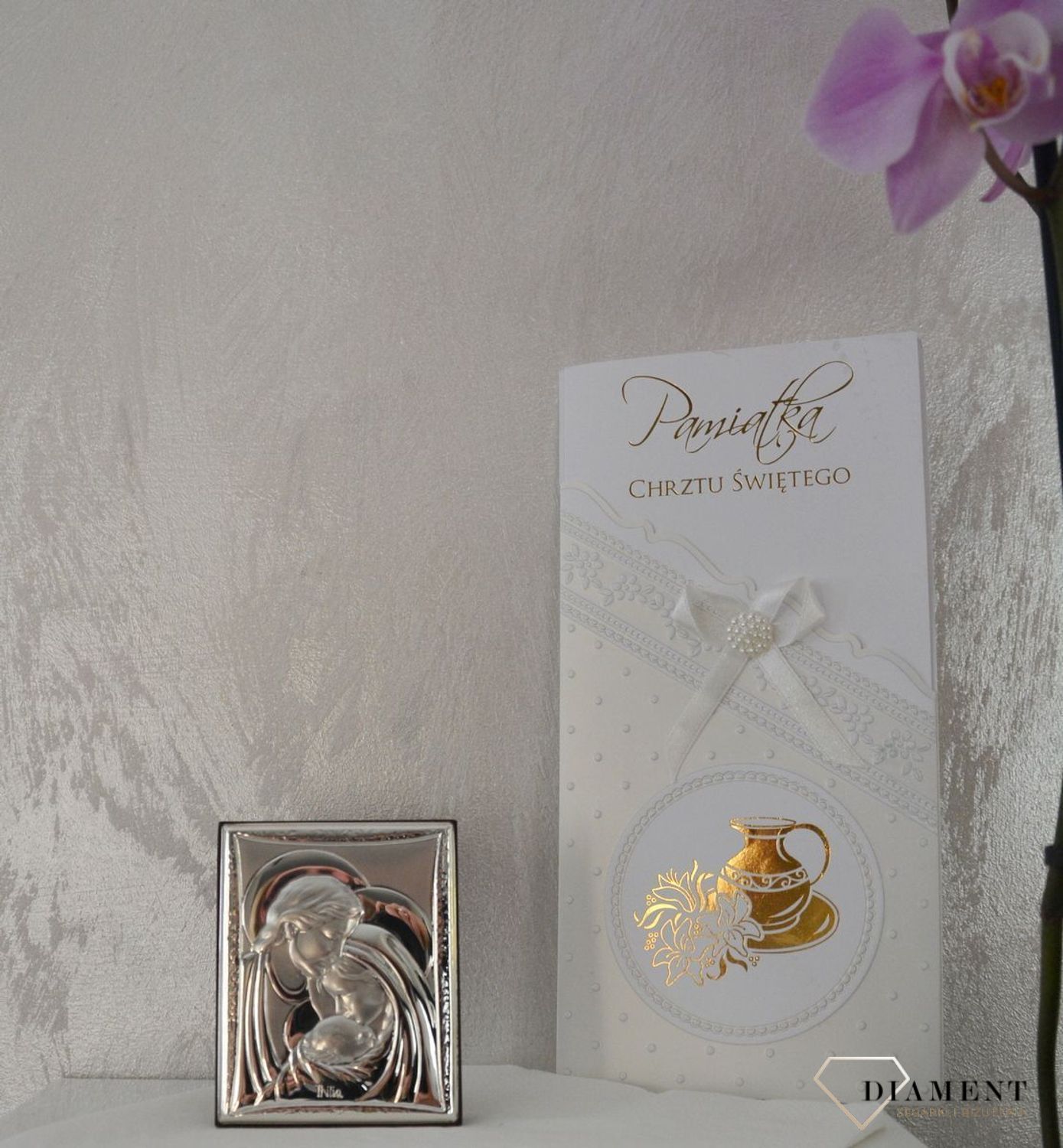 Obrazek srebrny ukazujący Świętą Rodzinę, każdego dnia będzie przywoływał najpiękniejsze momenty ich życia, dając wiernym siłę i nadzieję na lepsze jutro.7.jpg