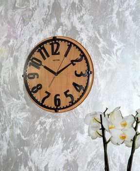 Zegar ścienny drewniany Rhythm CMG106NR07 ✓ Zegar na ścianę drewniany z szarymi cyframi ✓ zegary ścienne drewniane w sklepie z zegarami Zegarki-Diament.pl ✓ (1).JPG