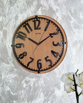Zegar ścienny drewniany Rhythm CMG106NR07 ✓ Zegar na ścianę drewniany z szarymi cyframi ✓ zegary ścienne drewniane w sklepie z zegarami Zegarki-Diament.pl ✓ (2).JPG