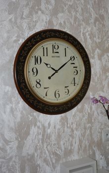 Duży zegar na ścianę drewniany Rhythm 59 cm to piękny bardzo duży zegar ścienny ✓Duże zegary ścienne ✓ Zegary do salonu (2).JPG
