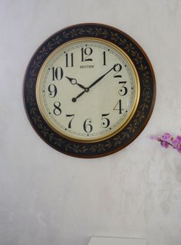 Duży zegar na ścianę drewniany Rhythm 59 cm to piękny bardzo duży zegar ścienny ✓Duże zegary ścienne ✓ Zegary do salonu (9).JPG