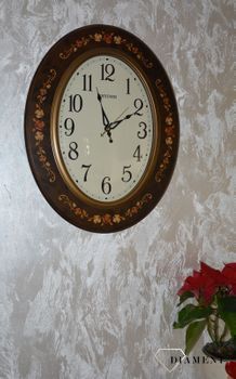 Zegar na ścianę Rhythm drewniany owalny z wzorem CMG298NR06. Owalny duży zegar ścienny w kolorze brązowym. Obudowa wykonana z wytrzymałego drewna w kolorze brązowym (2).JPG