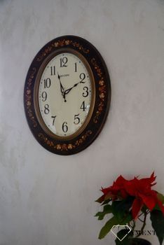 Zegar na ścianę Rhythm drewniany owalny z wzorem CMG298NR06. Owalny duży zegar ścienny w kolorze brązowym. Obudowa wykonana z wytrzymałego drewna w kolorze brązowym (6).JPG
