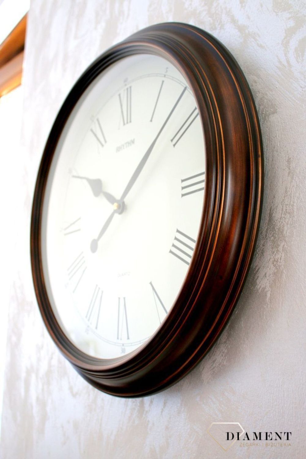 Zegar na ścianę drewniany okrągły 47 cm CMG736NR35. Zegar ścienny drewniany japoński RHYTHM CMG736NR35 wyposażony jest w kwarcowy mechanizm, zasilany za pomocą baterii (1).JPG