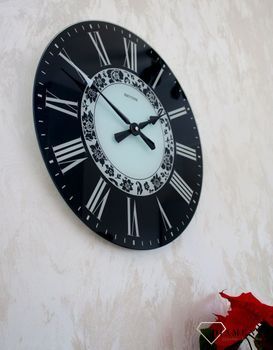 Zegar ścienny na szkle w kolorach czerni i bieli Rhytm CMG750NR02. Zegar szklany. Nowoczesny zegar na ścianę, który jest bardzo czytelny. Idealny na prezent na rocznicę Ślubu (3).JPG