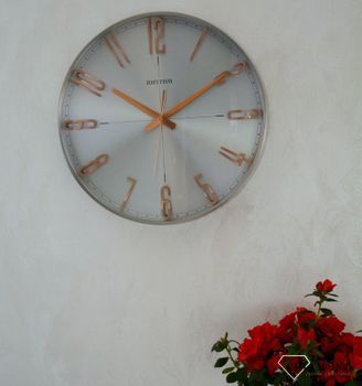 Zegar ścienny do salonu srebrny Rhythm z różowym złotem CMG554NR19. Zegar ścienny do salonu zachowany w nowoczesnej formie. Okrągła obudowa wykonana z wysokiej jakości materiału metalu (11).JPG