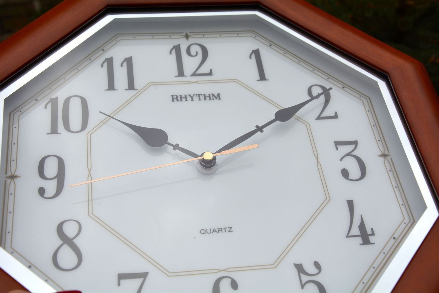 Ścienny zegar japońskiej marki RHYTHM CMG912NR06.jpg