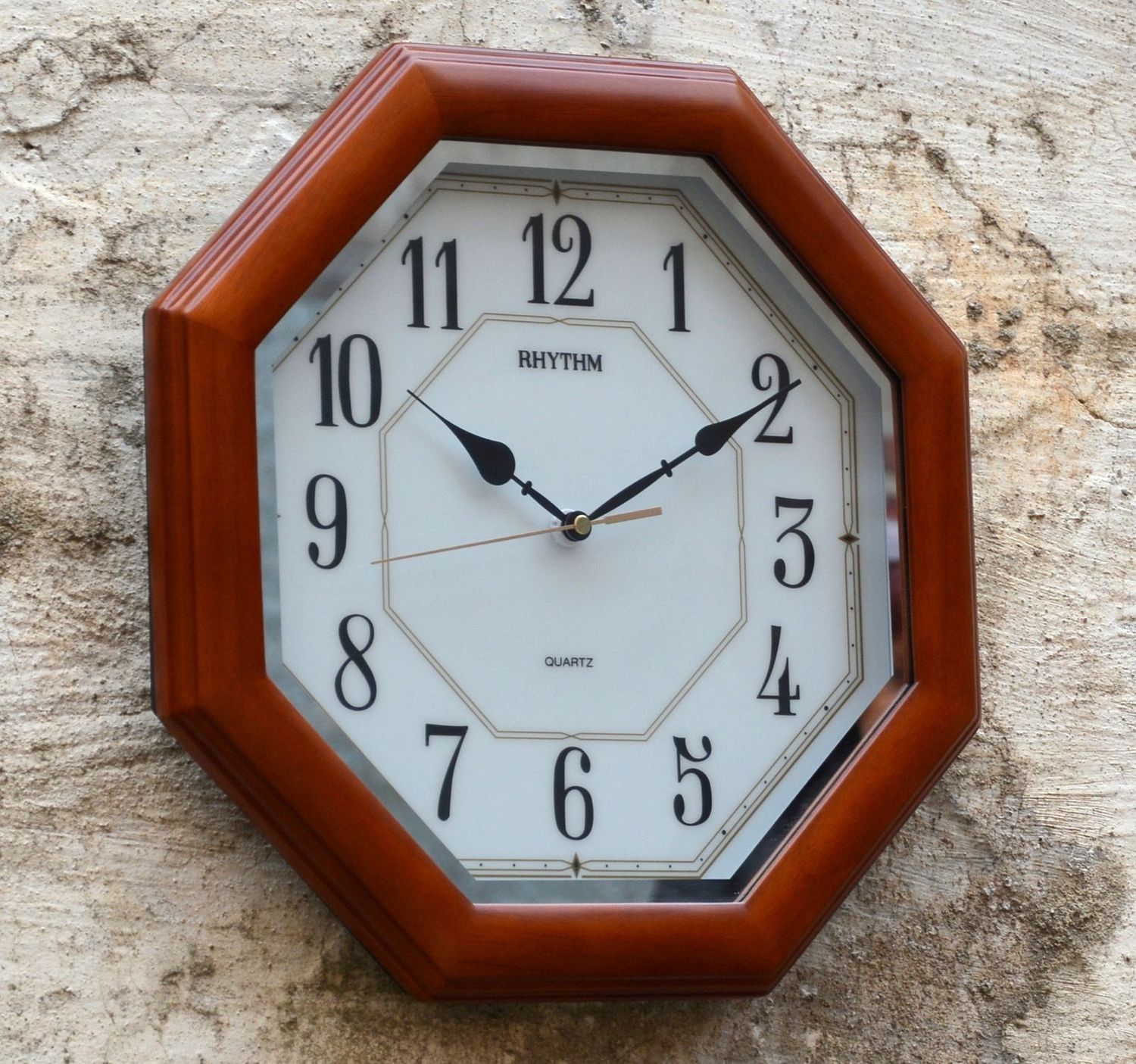 Ścienny zegar japońskiej marki RHYTHM CMG912NR06.jpg