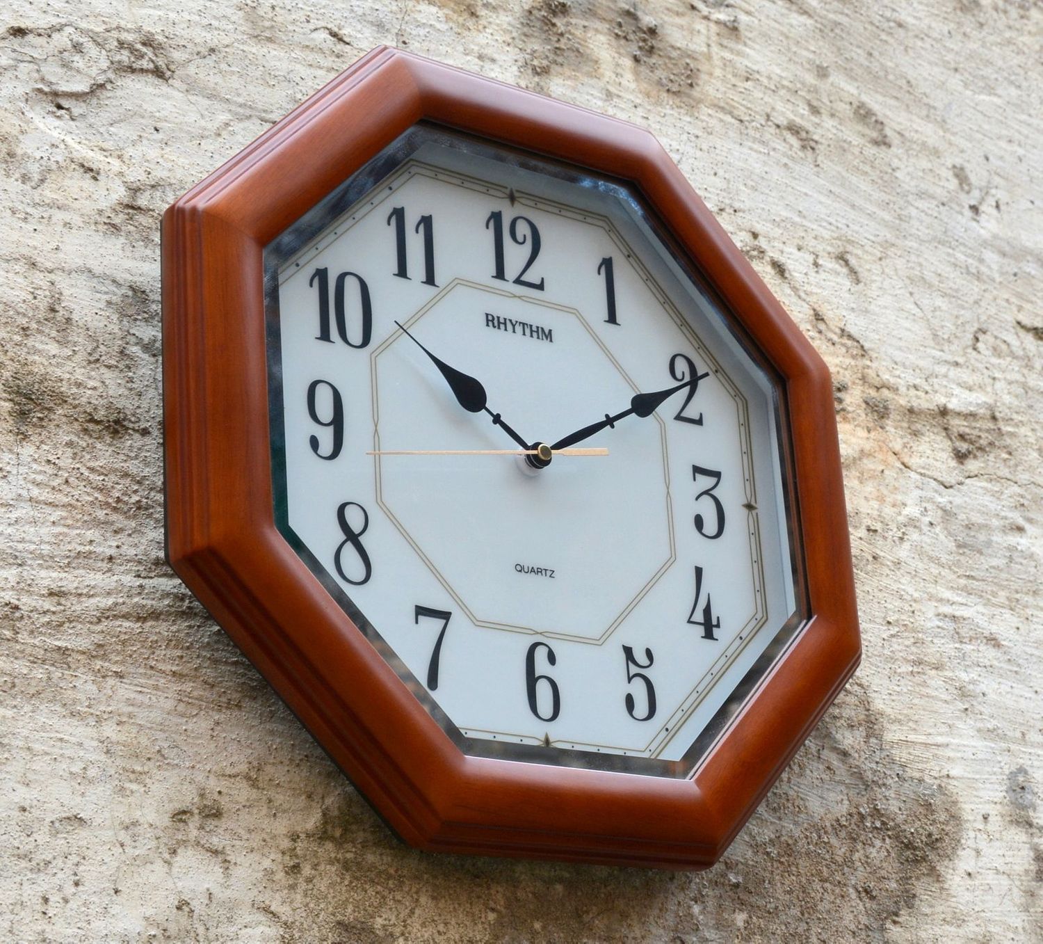 Ścienny zegar japońskiej marki RHYTHM CMG912NR06.jpg